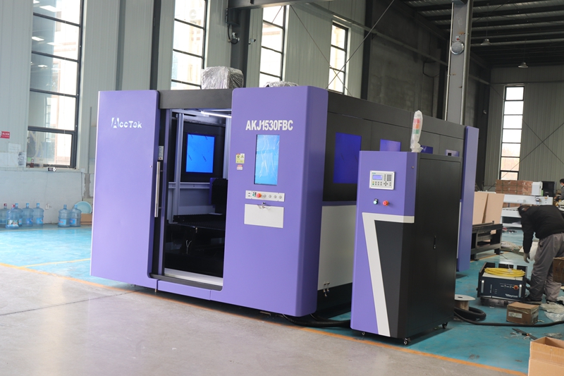 Machine de découpe de métal au - Industrial Fiber Laser Cutting Machine avis et prix